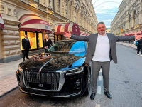 Клиент «Авилона» первым в РФ получил автомобиль Hongqi