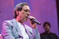 18 июня в московском Главклубе состоялся один из самых ожидаемых концертов июня – Николай Носков с программой «Живой»