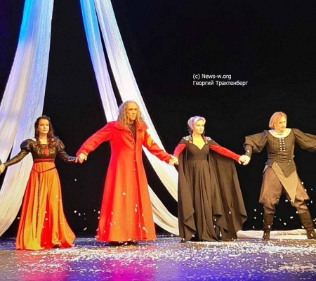 Лауреаты «Амурской осени» в спектакле «Лев зимой»