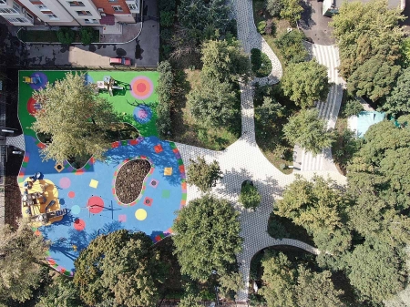 В центре Москвы завершено благоустройство Михайловского сада