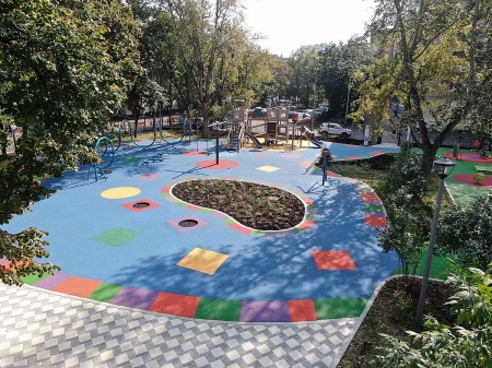 В центре Москвы завершено благоустройство Михайловского сада
