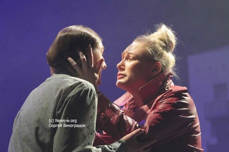 Совсем не классическая «Женитьба» Гоголя в театре на Таганке