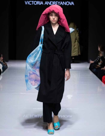 Seasons Fashion Week SS’2022  – поиск дзена в турбулентное время, музыка волн и игры с холодом