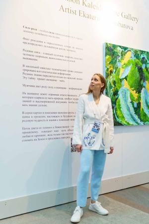 Женский род. Множественное число: в Москве показали новую серию работ импрессионистки Екатерины Комбаровой