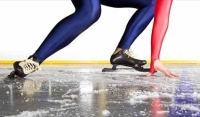 Мы продолжаем серию материалов о новой эре Скоростного бега на коньках, которая началась 35 лет назад на крытом катке "Тиалф" в нидерландском Херенвене. И первым чемпионом мира на крытом катке стал Николай Гуляев.