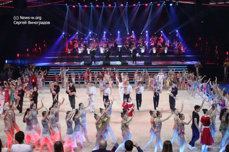 Гимнастическое шоу в День России