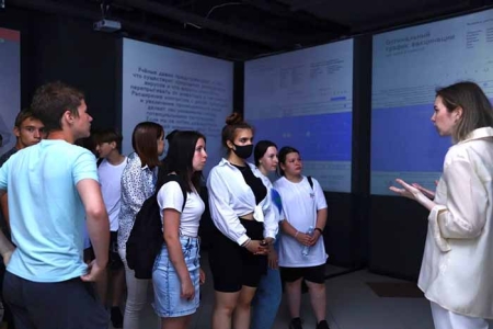 «Жизнь с вирусами»: выставка Политехнического музея начинает путешествие по городам России