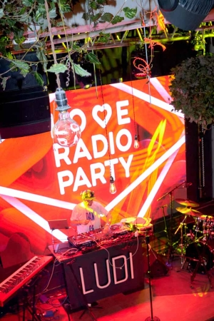 ВСТРЕЧАЕМСЯ НА LOVE RADIO PARTY! ГЛАВНЫЕ ХИТМЕЙКЕРЫ СТРАНЫ СДЕЛАЮТ ВАШЕ ЛЕТО НЕЗАБЫВАЕМЫМ!