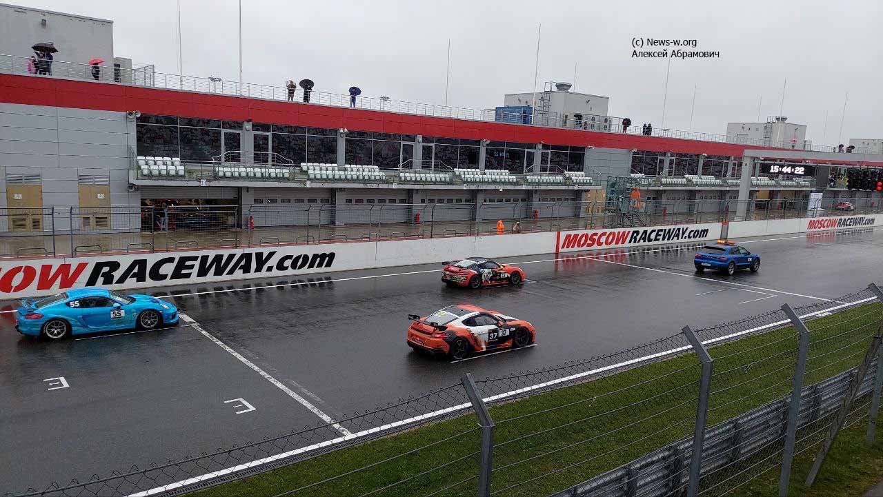 Сбер первый gt cup гран при москвы. Стартовая решетка Moscow Raceway. Moscow Raceway VIP ложа. Gt Cup Moscow Raceway 2023. Автодром Moscow Raceway зимой.