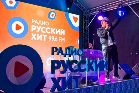 ЗВЕЗДЫ РАДИО «РУССКИЙ ХИТ» ПОЗДРАВИЛИ МОСКВУ С ДНЕМ РОЖДЕНИЯ!