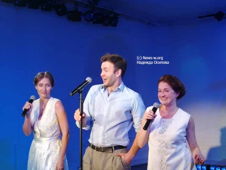 На открытии сезона в «Театре МОСТ» пели оду радости