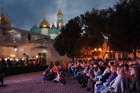 Опера «Садко» у стен подмосковных монастырей