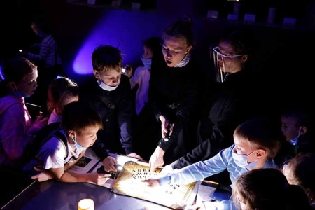 В новом иммерсивном спектакле Бахрушинского музея «Рождественский детектив. Карта сокровищ» дети отправятся на поиски клада Ермоловой