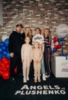 Рудковская, Давыдова и Плющенко создали уникальную спортивную коллекцию детской одежды российского производства