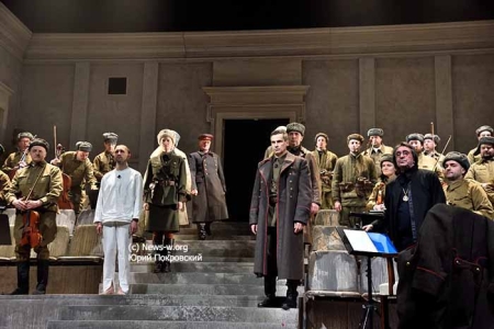 «Живые и мертвые» в театре Гоголя