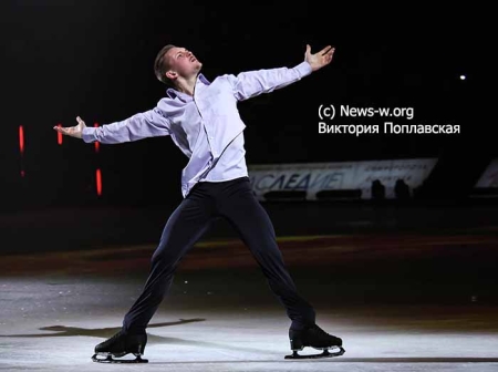 Илья Авербух в преддверии Дня Победы представил в Москве ледовое шоу «Чемпионы. Любимые песни о главном»