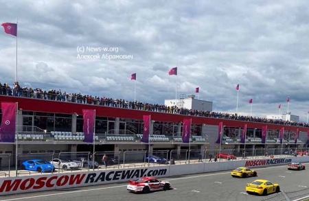 На подмосковном автодроме состоялась первая в сезоне автогонка GT Cup