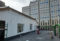 В центре Москвы демонтировали незаконную надстройку к зданию