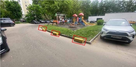 Территорию у детской площадки в Отрадном освободили от бетонных блоков благодаря чат-боту «Свободный доступ»