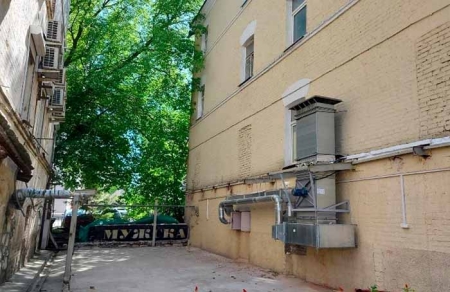 Здание в Тверском районе освобождено от незаконной пристройки