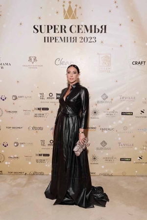 Дочь Любови Успенской PACHA TATI выступила на церемонии вручения премии «Super Семья 2023»