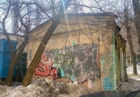 В Гагаринском районе рядом с детской площадкой ликвидирован заброшенный самострой