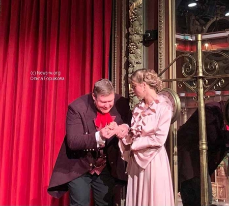 Премьерой "Красавец мужчина" открылся сезон в Театре на Трубной