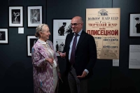 Бахрушинский музей продлевает работу выставки о Майе Плисецкой в Париже еще на месяц