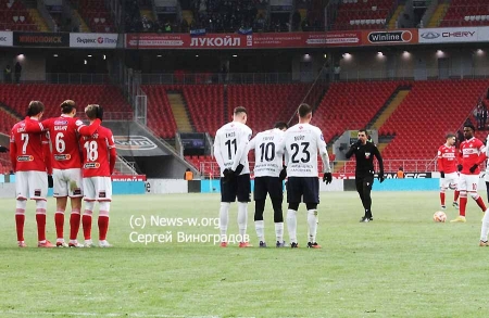 Самарский защитник Евгеньев «помогает» спартаковцам обыграть «Крылья»