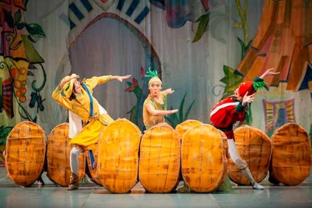 12 и 13 декабря на сцене Бурятского театра оперы и балета выступят детские коллективы и студенты БРХК