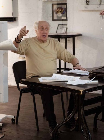 Сергей Мигицко в  возобновленном  спектакле «Цена» в постановке Леонида Хейфеца