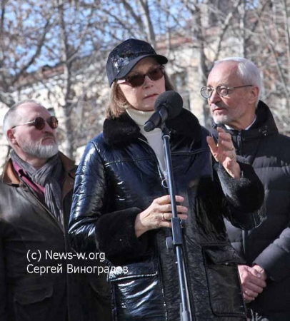 27 марта в Международный день театра в центре Москвы открыли памятника Михаилу Ульянову