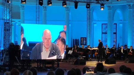 Премьера от Виктора Сухорукова.
