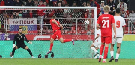 25 тысяч разочарованных болельщиков сборной