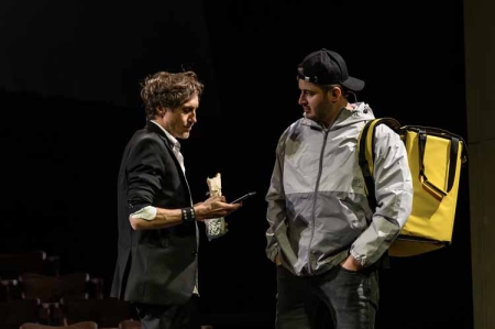 История МХТ через историю ЛЮБВИ – спектакль «9 ряд.10,11 место» (16+)