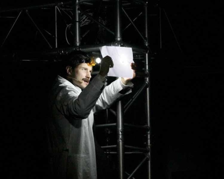 Спектакль «НЕвербатимы»  - на  стыке достоверности и мифа, иронии и исповеди.