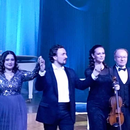 «Геликон» приподнимает занавес