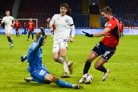 «Балтика» в меньшинстве и без тренера обыгрывает «Спартак»