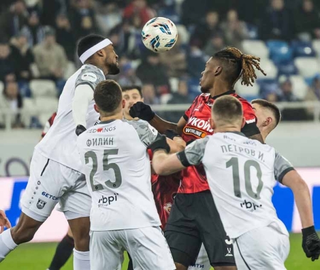 «Балтика» в меньшинстве и без тренера обыгрывает «Спартак»