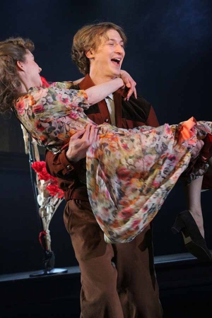 «Первая любовь последнего года» (16+) - это «история взросления, которая выстраивает мостик между поколениями»