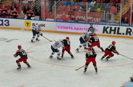 «Профессор» Ларионов снова проиграл, а «Спартак» выиграл в Москве