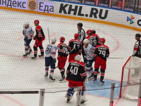 «Профессор» Ларионов снова проиграл, а «Спартак» выиграл в Москве