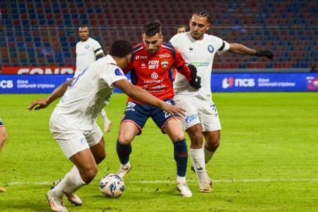 «Балтика» в меньшинстве и без тренера обыгрывает «Спартак»