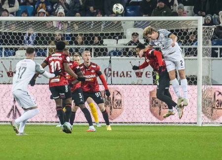 «Балтика» в меньшинстве и без тренера обыгрывает «Спартак»