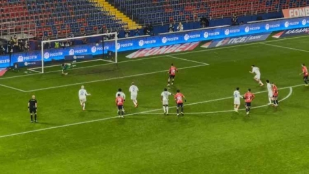 Три  матча футбольной премьер-лиги