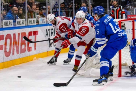 Три хоккейных матча в Москве