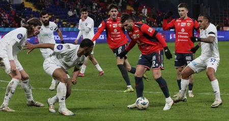 «Балтика» в меньшинстве и без тренера обыгрывает «Спартак»