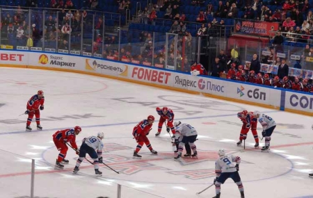 Три хоккейных матча в Москве