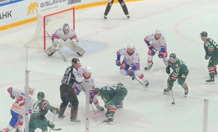 «Профессор» Ларионов снова проиграл, а «Спартак» выиграл в Москве