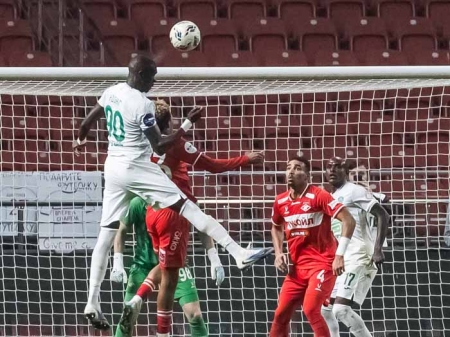 Три воскресных матча экватора футбольного чемпионата